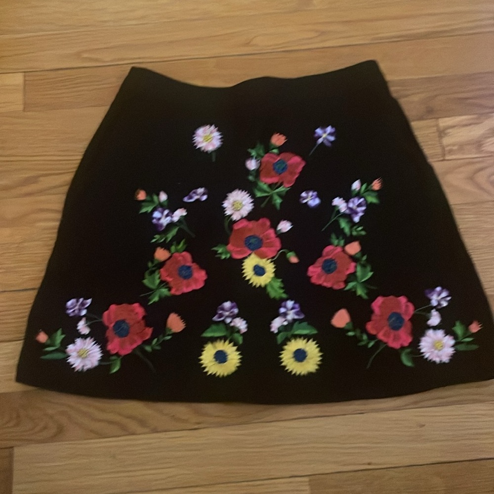 TopShop Black Embroidered Floral Skirt Size 4